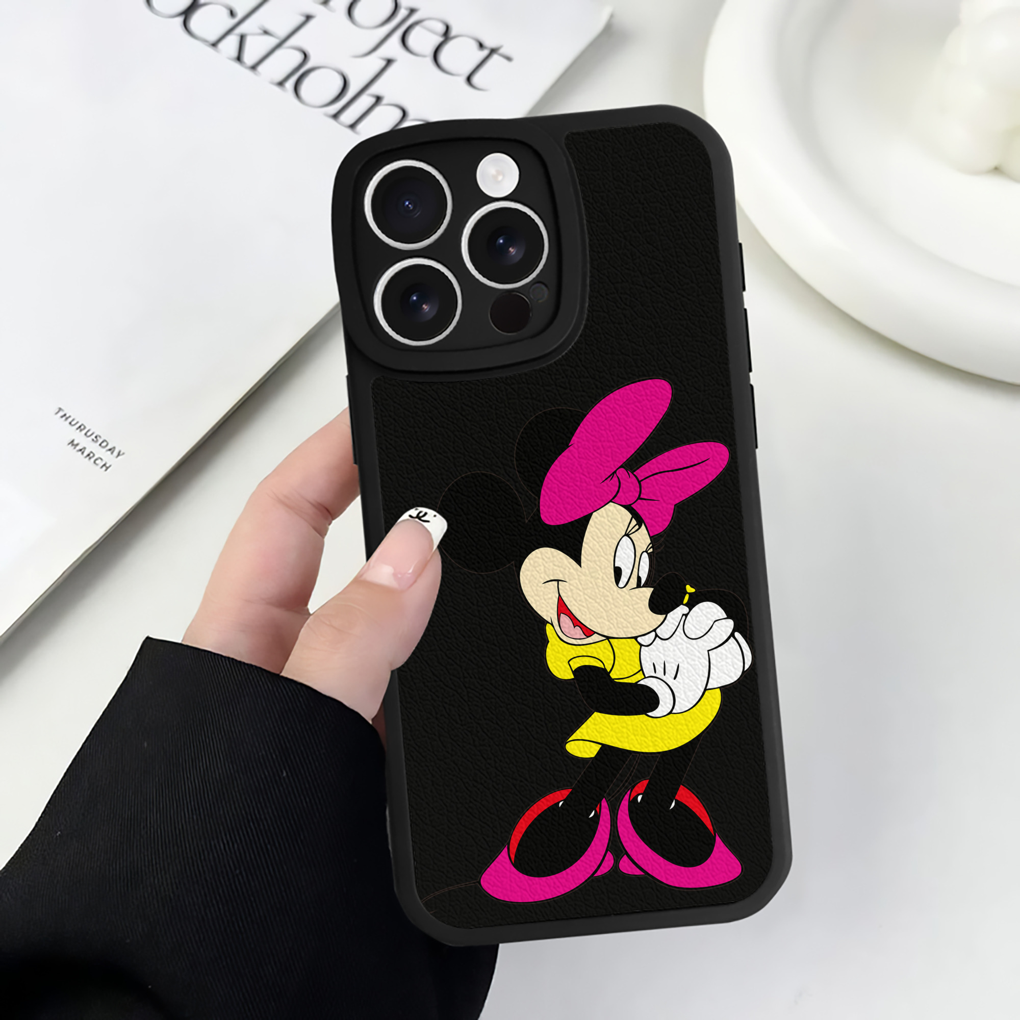 （画像用） ミッキーマウス Mickey Mouse 【iPhone 16シリーズ対応】シリコンスマホケース（レザー調） 材質：シリコン